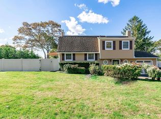 44 Park Hill Dr, Selden, NY 11784