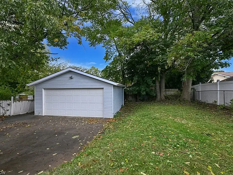 1088 Lexington Ave — Photo 13