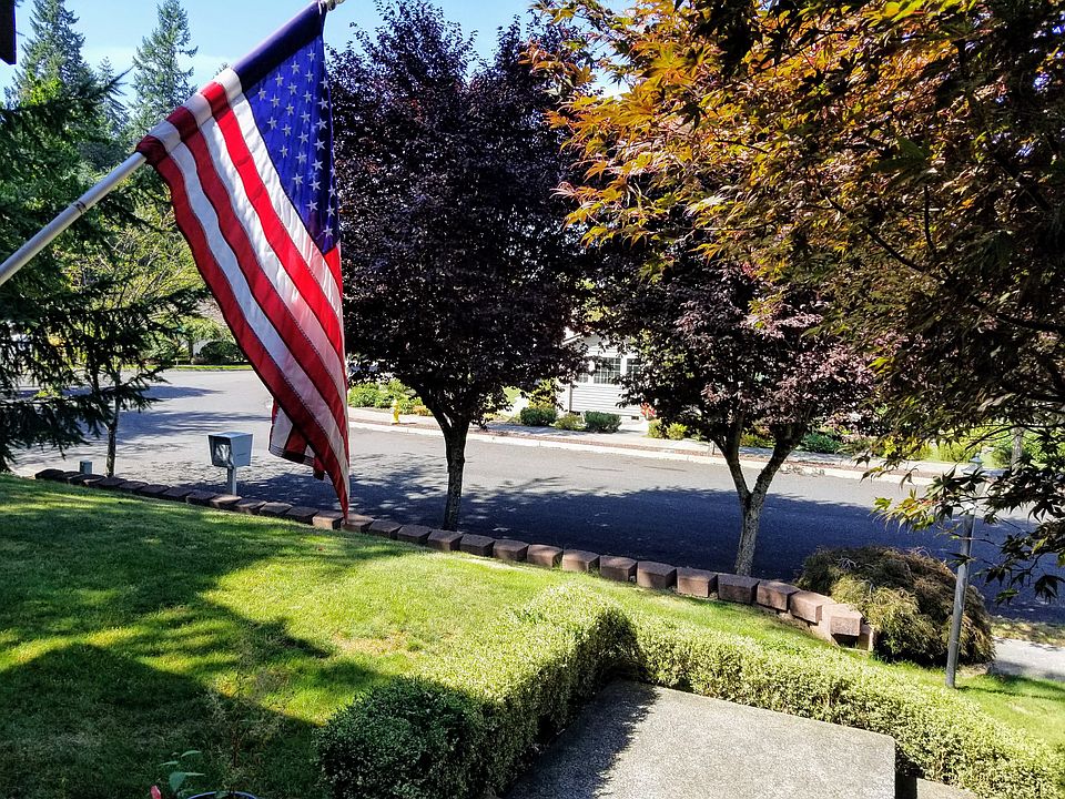 1st image of 1518 28th Pl SE