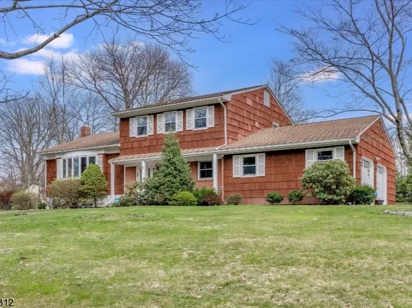 1 Balsam Ct, Roseland Boro, NJ 07068