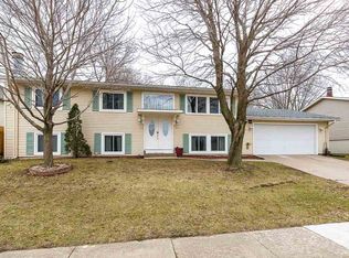 607 S 2nd St, Eldridge, IA 52748