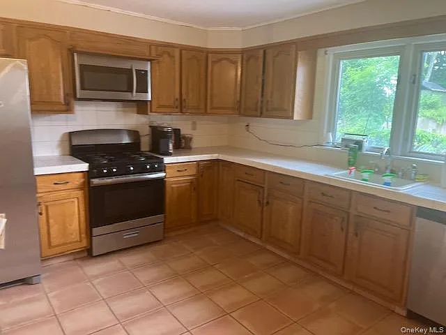 508 Secatogue Ave — Photo 3