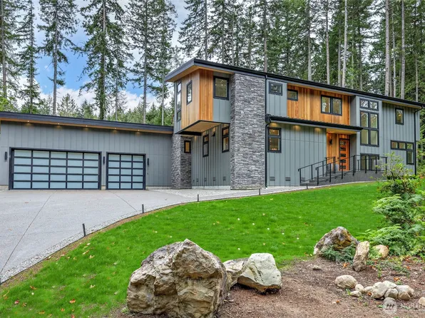 6015 Chorus Frog Street NE, Bainbridge Island, WA 98110