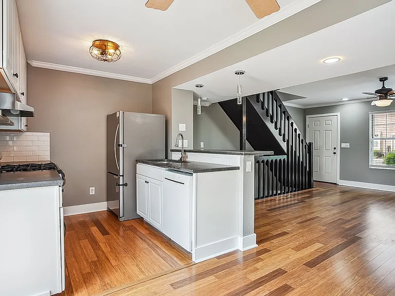 4841 Stoneybrook Blvd — Photo 1