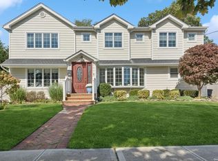 1707 Carroll Ave, Merrick, NY 11566