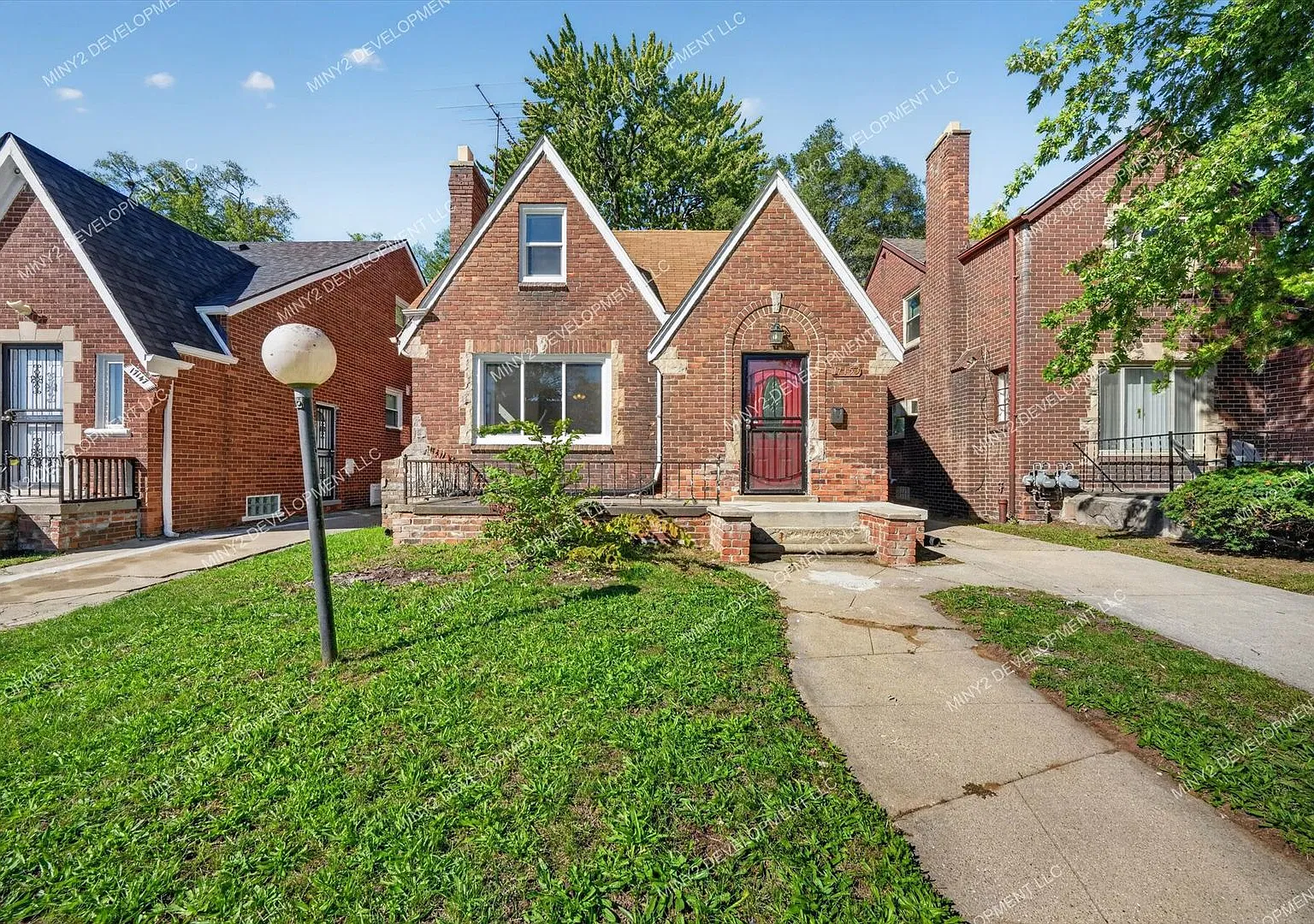 Beautiful 3-Bedroom, 1.5-Bath Brick Bungalow in Detroit — Photo 1