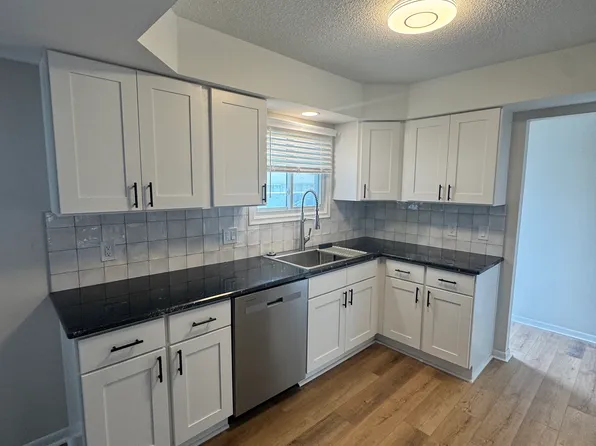 332 N Rochester Rd #4, Clawson, MI 48017