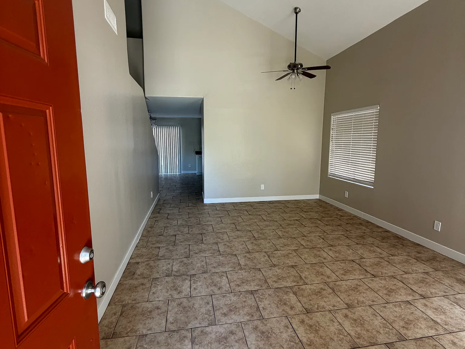 4 bed, 2.5 bath, 2059 sqft, $2,195 — Photo 4
