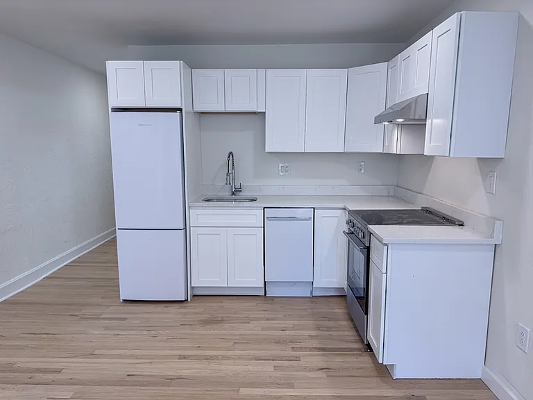 1934 Green St #1R — Photo 10
