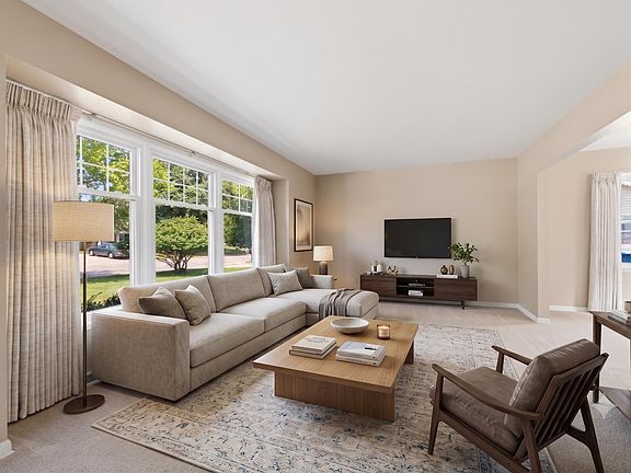 3rd image of 1818 Skyler Dr