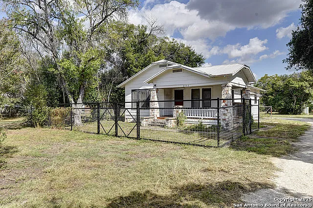 1292 N Business Highway 35