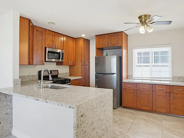 4255 1/2 Altadena Ave — Photo 6