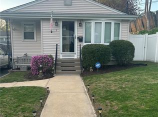 7 Deborah Way, Cranston, RI 02910