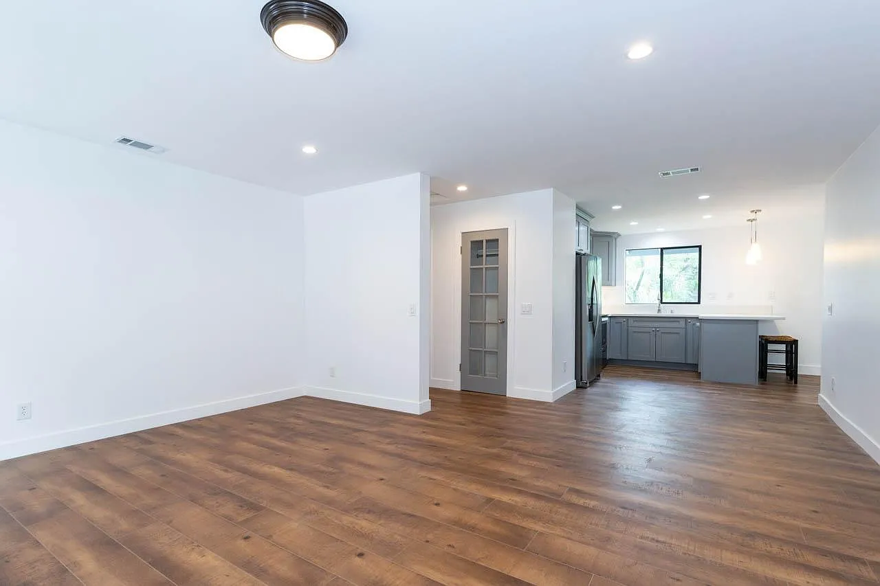 2 bed, 1.5 bath, 1200 sqft, $5,500 — Photo 4