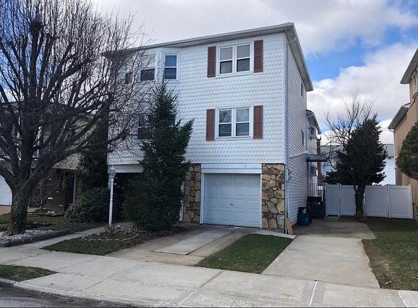 1st image of 8 Rockne St Fl 2