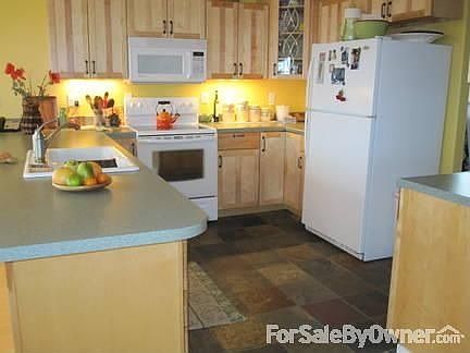 Kitchen : convenient and well laid out for working in the kitchen