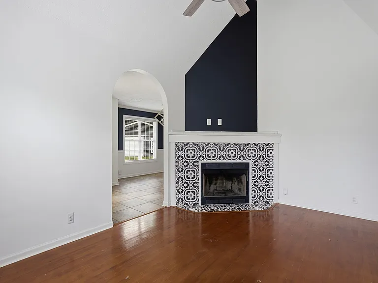 123 Vivian Dr — Photo 8