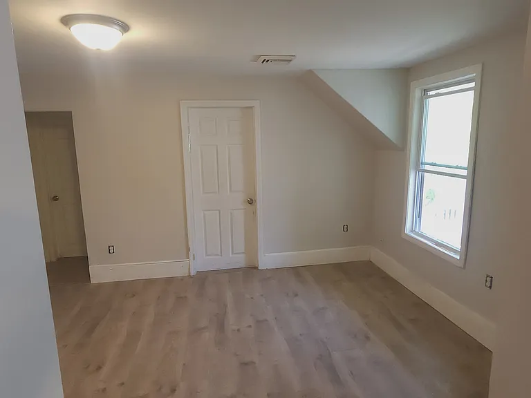 Floor 2 — Photo 15