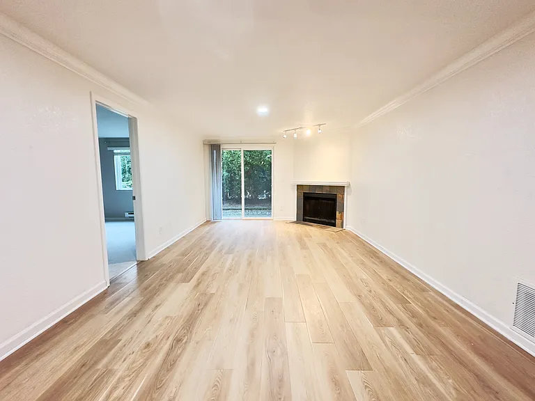 1011 156th Ave NE #C116 — Photo 1