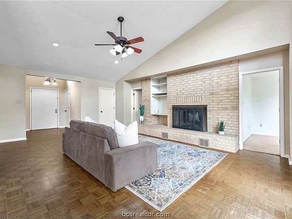 4th image of 2503 Whispering Oaks Cir
