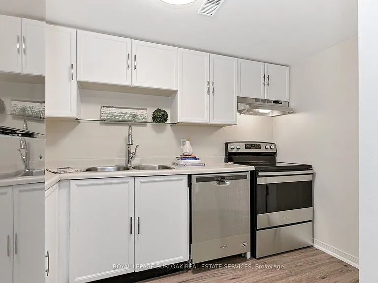 895 Maple Ave #212 — Photo 12
