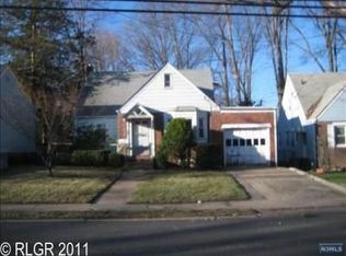 87 Central Ave, Rochelle Park, NJ 07662