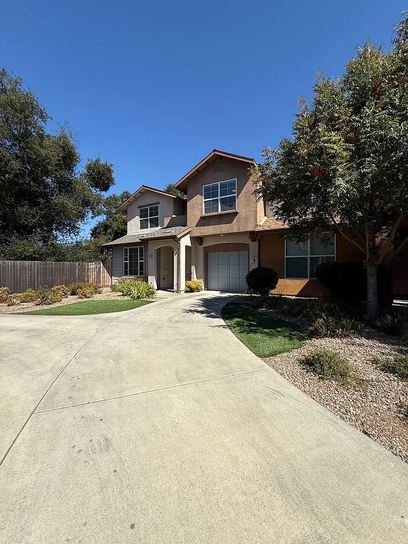 Oak Haven Village 3 Bedroom 2.5 Bath Single Family Home Available 9/11/2026 **Do Not Disturb Tena... — Photo 4
