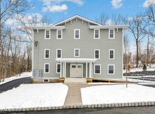 55 Gingerbread Castle Rd #4, Hamburg, NJ 07419