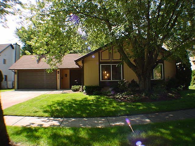 1st image of 1240 Arlington Dr E