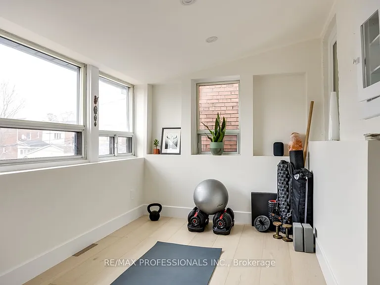 1381 Lansdowne Ave — Photo 23