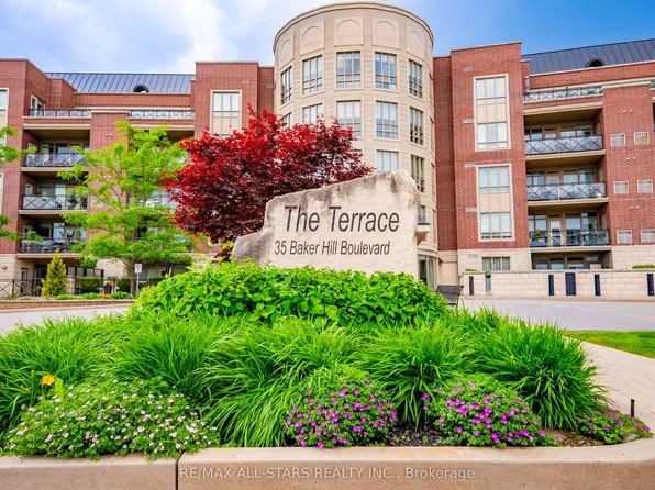 35 Baker Hill Blvd #218, Whitchurch Stouffville, ON L4A 1P8
