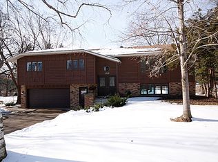 1315 Pineview Lane N, Plymouth, MN 55441