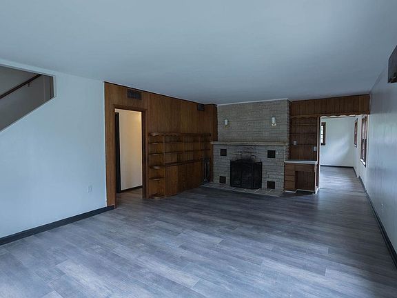 3rd image of 415 College St