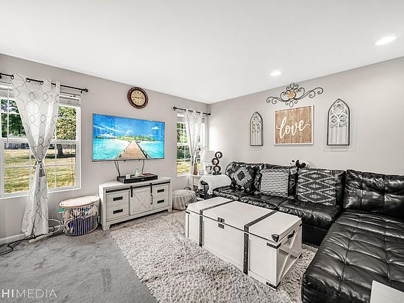 5th image of 2492 Stoughton Cir
