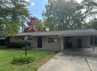1813 Greenbriar Ln, Flint, MI 48507