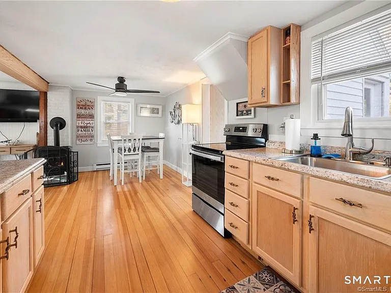 121 Shore Rd — Photo 9