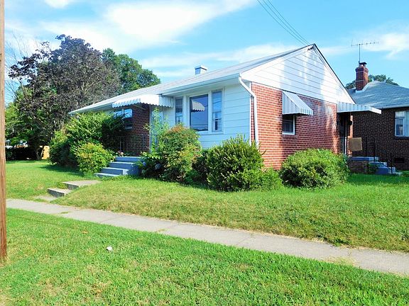 3rd image of 2217 Northumberland Ave