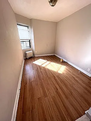 21-15 33rd St #4J photo 1