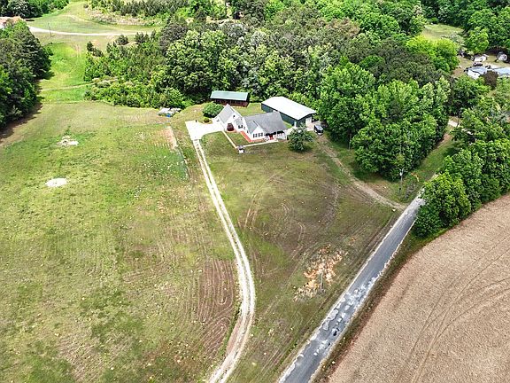 4th image of 179 Hoyt Rd