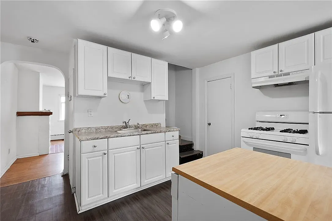 4 bed, 1364 sqft, $2,600 — Photo 3