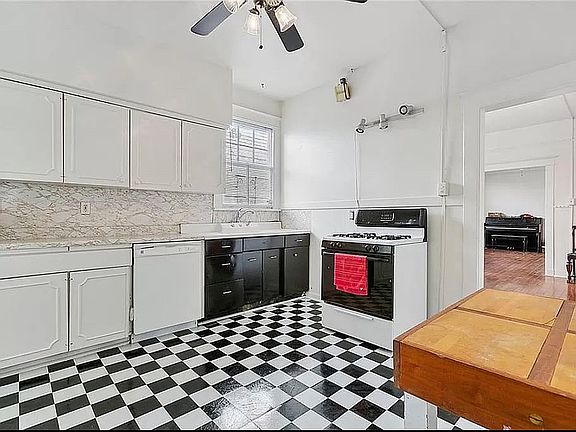 4th image of 4612 Bienville St