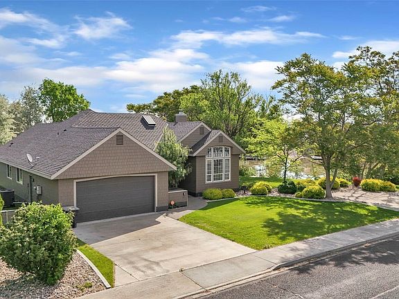 2nd image of 811 Laguna Drive