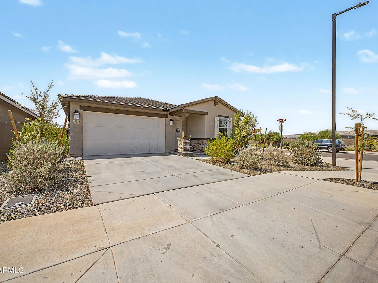 4 bed, 3.0 bath, 2049 sqft, $2,400 — Photo 2