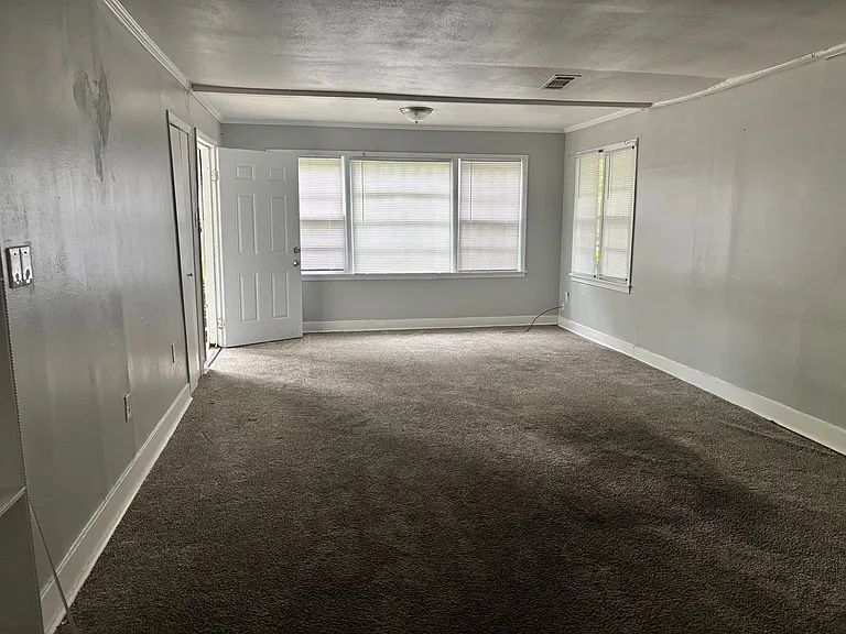 3211 Charleston Dr — Photo 6