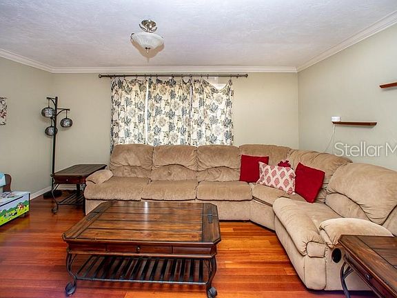 4th image of 2817 SE Lovejoy St