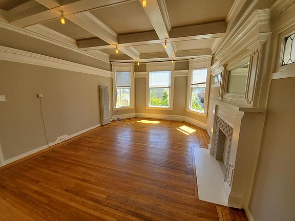 2nd image of 2338 Franklin St #6
