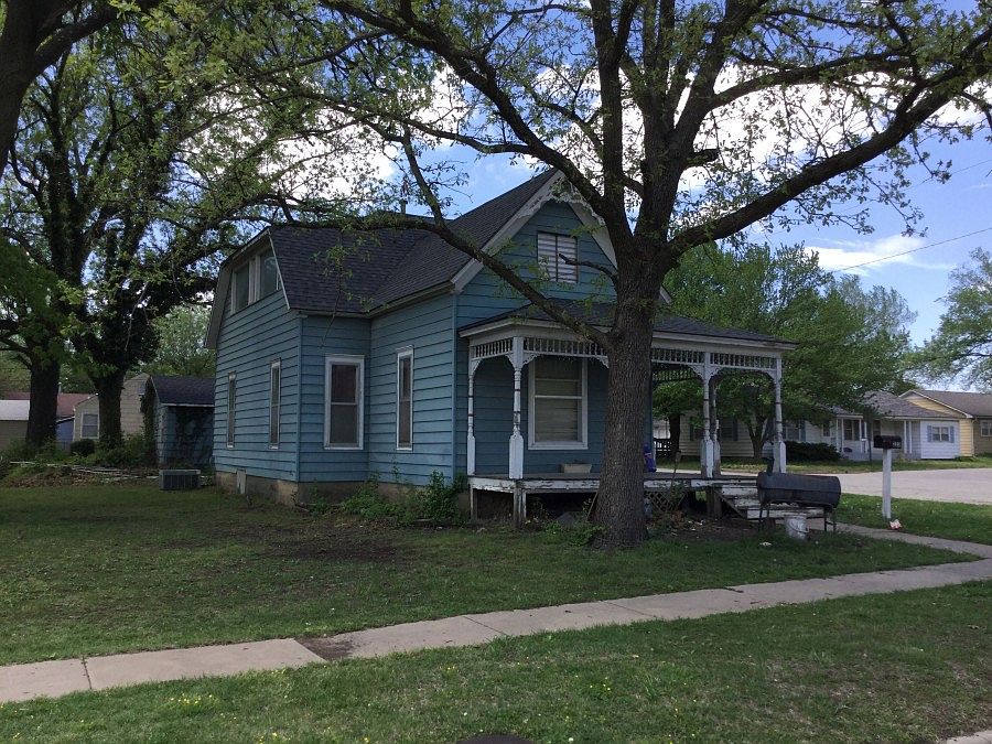 2nd image of 223 N Western Ave