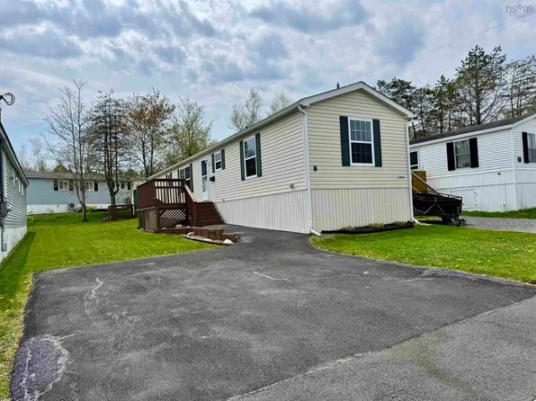 8 Yeadon Dr, Lower Sackville, NS B4E 2Z4