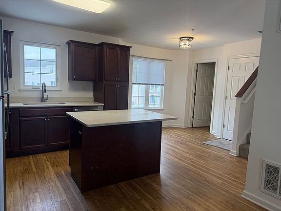 4th image of 10-12 Creekside Dr