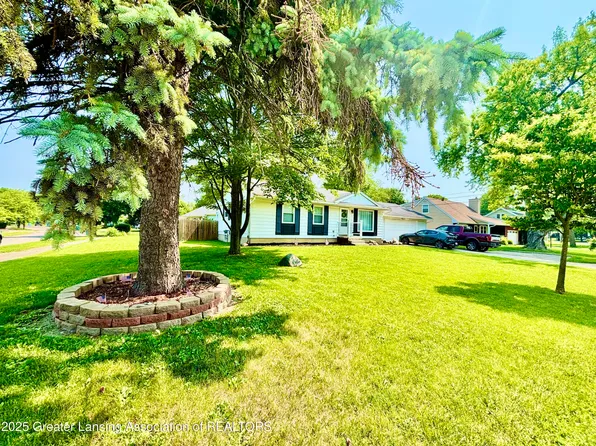 3130 Delta River Dr, Lansing, MI 48906